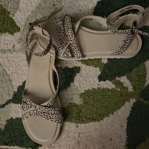 Toms Women's Sandals in Cream and Black